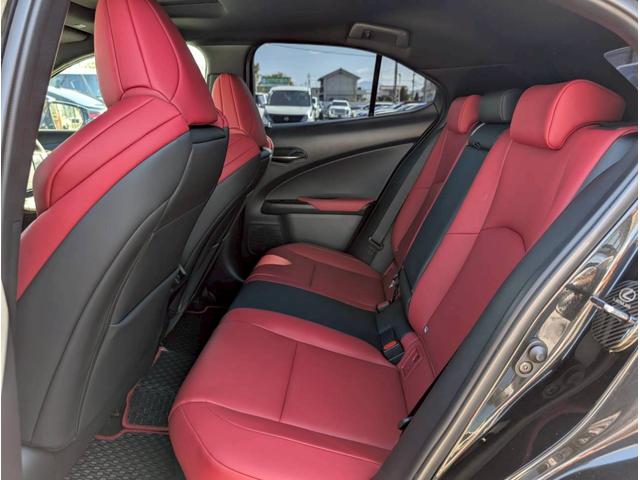 ＵＸ ＵＸ２５０ｈ　Ｆスポーツ　禁煙車／サンルーフ／３眼ＬＥＤヘッドライト／社外１９インチアルミホイール／パワーバックドア／バックカメラ／シートヒーター／ステアリングヒーター／ＣＤ・ＤＶＤデッキ／アクティブサウンドコントロール／（58枚目）