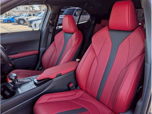 ＵＸ ＵＸ２５０ｈ　Ｆスポーツ　禁煙車／サンルーフ／３眼ＬＥＤヘッドライト／社外１９インチアルミホイール／パワーバックドア／バックカメラ／シートヒーター／ステアリングヒーター／ＣＤ・ＤＶＤデッキ／アクティブサウンドコントロール／（60枚目）