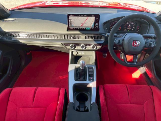 シビック タイプR ワンオーナー/禁煙車/バックカメラ/ホンダセンシング/ホンダコネクトディスプレイ/デジタルグラフィックメーター/ETC2.0車載器/LEDヘッドライト/クルーズコントロール/ブラインドスポットモニター(6枚目)