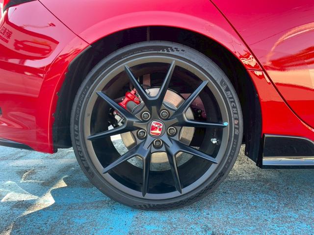 シビック タイプR ワンオーナー/禁煙車/バックカメラ/ホンダセンシング/ホンダコネクトディスプレイ/デジタルグラフィックメーター/ETC2.0車載器/LEDヘッドライト/クルーズコントロール/ブラインドスポットモニター(15枚目)
