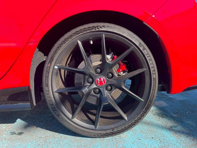 シビック タイプR ワンオーナー/禁煙車/バックカメラ/ホンダセンシング/ホンダコネクトディスプレイ/デジタルグラフィックメーター/ETC2.0車載器/LEDヘッドライト/クルーズコントロール/ブラインドスポットモニター(16枚目)