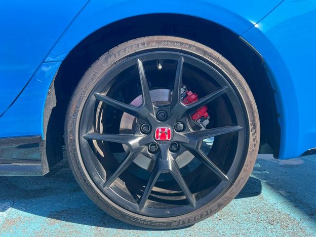 シビック タイプR ワンオーナー/禁煙車/バックカメラ/ホンダセンシング/ホンダコネクトディスプレイ/デジタルグラフィックメーター/ETC2.0車載器/LEDヘッドライト/クルーズコントロール/ブラインドスポットモニター(15枚目)