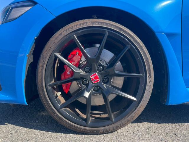 シビック タイプR ワンオーナー/禁煙車/バックカメラ/ホンダセンシング/ホンダコネクトディスプレイ/デジタルグラフィックメーター/ETC2.0車載器/LEDヘッドライト/クルーズコントロール/ブラインドスポットモニター(16枚目)