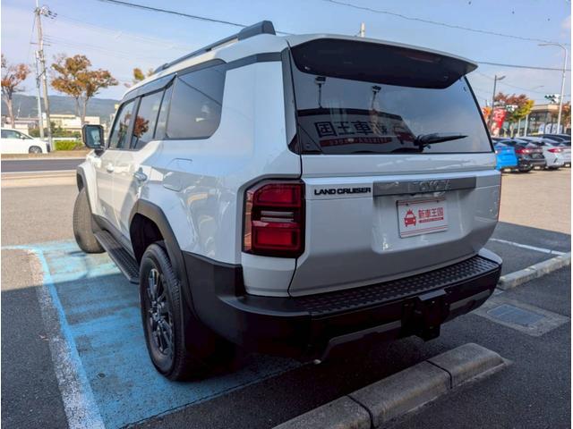 ランドクルーザー250 VX 12.3インチディスプレイオーディオ/パノラミックビューモニター/デジタルインナーミラー/ブラインドスポットモニター/トヨタチームメイト/ヒッチメンバー/ムーンルーフ/純正18インチアルミホイール(12枚目)