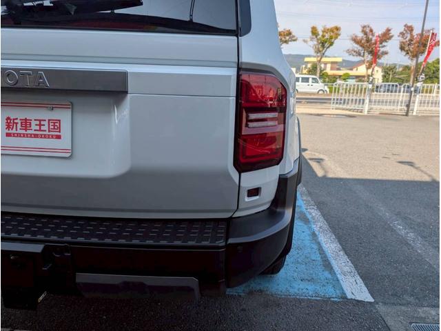 ランドクルーザー250 VX 12.3インチディスプレイオーディオ/パノラミックビューモニター/デジタルインナーミラー/ブラインドスポットモニター/トヨタチームメイト/ヒッチメンバー/ムーンルーフ/純正18インチアルミホイール(22枚目)