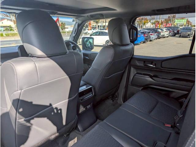 ランドクルーザー250 VX 12.3インチディスプレイオーディオ/パノラミックビューモニター/デジタルインナーミラー/ブラインドスポットモニター/トヨタチームメイト/ヒッチメンバー/ムーンルーフ/純正18インチアルミホイール(55枚目)