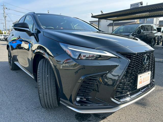 ＮＸ ＮＸ３５０ｈ　Ｆスポーツ　後席電動格納シート／パノラマルーフ／デジタルインナーミラー／３眼ＬＥＤヘッドライト／後席シートヒーター／ルーフレール／ワンオーナー／純正２０インチアルミ／ブラインドスポットモニター／内装レッド／ＥＴＣ（8枚目）