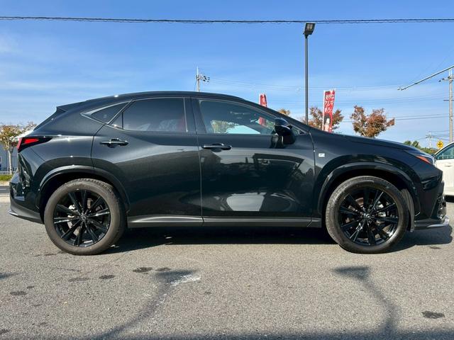 ＮＸ ＮＸ３５０ｈ　Ｆスポーツ　後席電動格納シート／パノラマルーフ／デジタルインナーミラー／３眼ＬＥＤヘッドライト／後席シートヒーター／ルーフレール／ワンオーナー／純正２０インチアルミ／ブラインドスポットモニター／内装レッド／ＥＴＣ（10枚目）