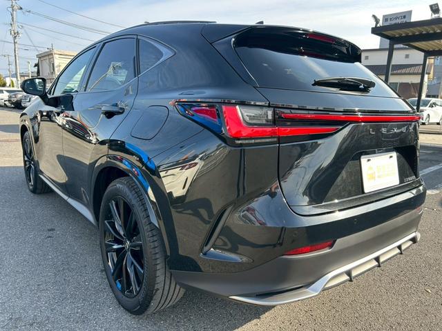 ＮＸ ＮＸ３５０ｈ　Ｆスポーツ　後席電動格納シート／パノラマルーフ／デジタルインナーミラー／３眼ＬＥＤヘッドライト／後席シートヒーター／ルーフレール／ワンオーナー／純正２０インチアルミ／ブラインドスポットモニター／内装レッド／ＥＴＣ（17枚目）