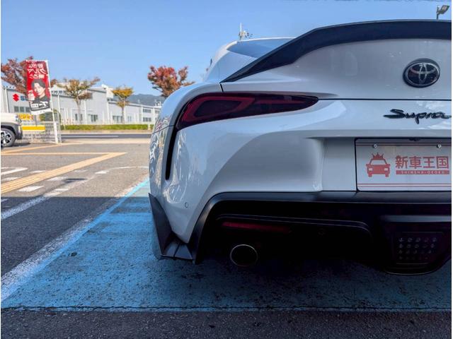 スープラ 　ＧＲフロントスポイラー／ＧＲサイドスカート／ＧＲリアサイドスポイラー／ＧＲトランクスポイラー／ＧＲ１９鍛造アルミホイール／ＧＲサイドドアガーニッシュ／純正ナビ／フルセグＴＶ／バックカメラ／ＥＴＣ車載器（14枚目）