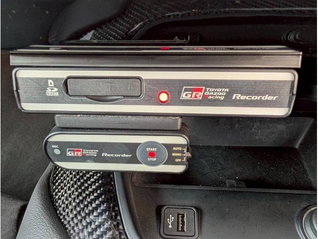 スープラ 　ＧＲフロントスポイラー／ＧＲサイドスカート／ＧＲリアサイドスポイラー／ＧＲトランクスポイラー／ＧＲ１９鍛造アルミホイール／ＧＲサイドドアガーニッシュ／純正ナビ／フルセグＴＶ／バックカメラ／ＥＴＣ車載器（38枚目）