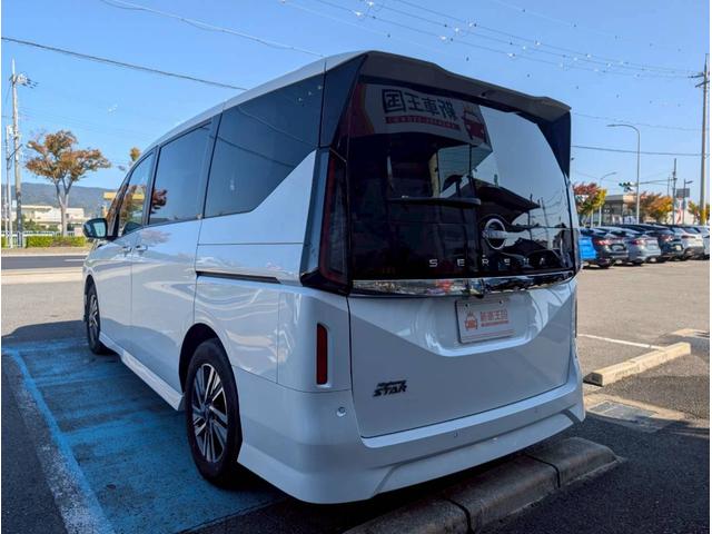 セレナ ハイウェイスターV 12.3インチナビ/ブラインドスポットモニター/デジタルインナーミラー/アラウンドビューモニター/ETC車載器/クルーズコントロール/LEDヘッドライト/両側電動パワースライドドア/プロパイロット(12枚目)