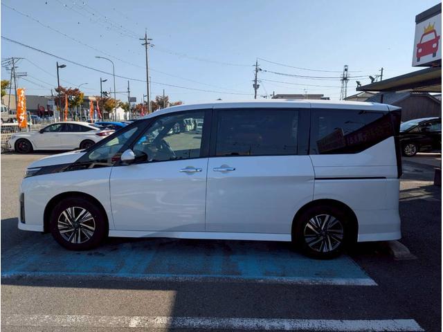 セレナ ハイウェイスターV 12.3インチナビ/ブラインドスポットモニター/デジタルインナーミラー/アラウンドビューモニター/ETC車載器/クルーズコントロール/LEDヘッドライト/両側電動パワースライドドア/プロパイロット(13枚目)