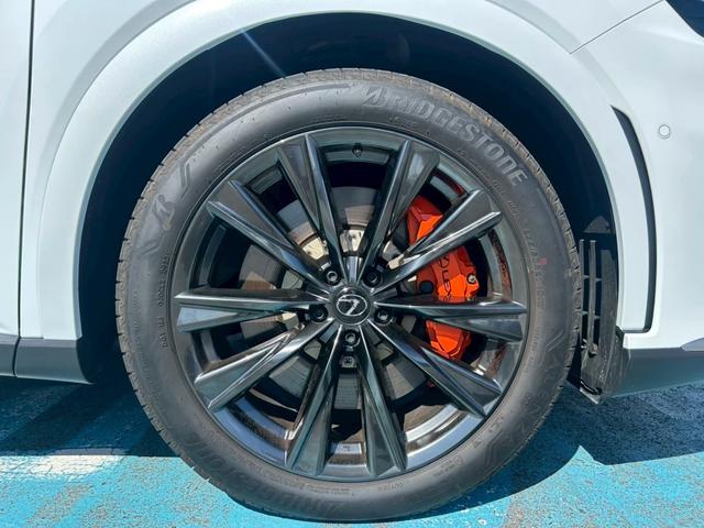 各種カスタムも承っております。エアロ、社外アルミホイール、シートカバー、車高調、ダウンサス等カスタムのことも新車王国にお任せ下さい。