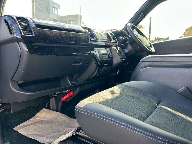 ハイエースバン スーパーGL ダークプライムII 寒冷地仕様/両側電動スライドドア/デジタルインナーミラー/AC100V電源/リアクーラースイッチ/パノラミックビューモニター/社外フロントスポイラー/禁煙車/トヨタセーフティーセンス/クリアランスソナ(41枚目)