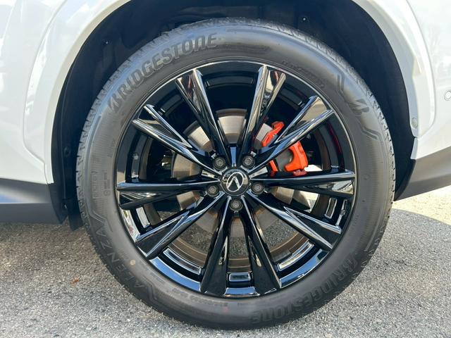 ＮＸ ＮＸ３５０ｈ　Ｆスポーツ　改後モデル／オレンジキャリパー／パノラマルーフ／デジタルインナーミラー／３眼ＬＥＤヘッドライト／パノラミックビューモニター／内装レッド／ヘッドアップディスプレイ／ブラインドスポットモニター（22枚目）