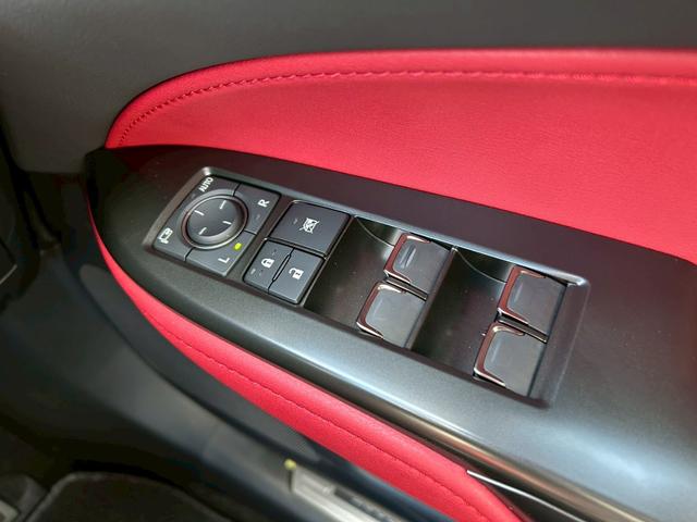 ＮＸ ＮＸ３５０ｈ　Ｆスポーツ　改後モデル／オレンジキャリパー／パノラマルーフ／デジタルインナーミラー／３眼ＬＥＤヘッドライト／パノラミックビューモニター／内装レッド／ヘッドアップディスプレイ／ブラインドスポットモニター（33枚目）