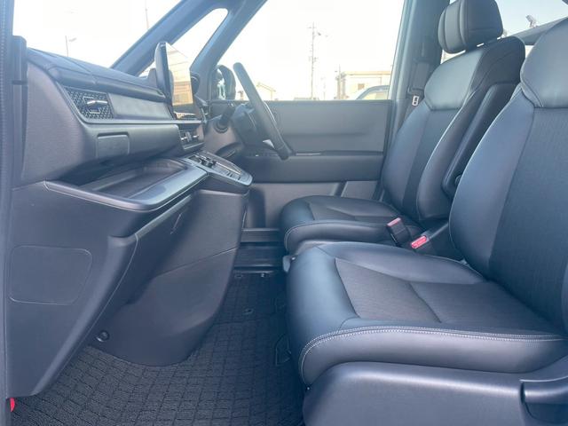 ステップワゴン ｅ：ＨＥＶスパーダ　ワンオーナー／マルチビューカメラシステム／後退出庫サポート／２列目オットマン／１１．４インチギャザズナビ／１５．６インチ後席モニター／ＢＳＭ／ＣＤ・ＤＶＤ／電動リアゲート／フルセグＴＶ／シートヒーター（52枚目）