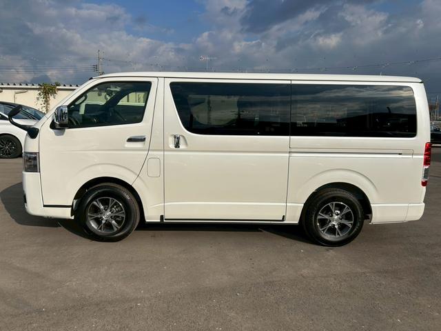 ハイエースバン スーパーＧＬ　ダークプライムＩＩ　登録済み未使用車／寒冷地仕様／パノラミックビュー／デジタルインナーミラー／両側パワースライドドア／メーカーオプション１５インチアルミホイール／アクセサリーコンセント／バックドアイージークローザー（11枚目）