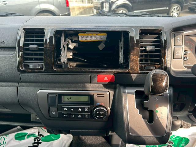 ハイエースバン スーパーＧＬ　ダークプライムＩＩ　登録済み未使用車／寒冷地仕様／パノラミックビュー／デジタルインナーミラー／両側パワースライドドア／メーカーオプション１５インチアルミホイール／アクセサリーコンセント／バックドアイージークローザー（21枚目）