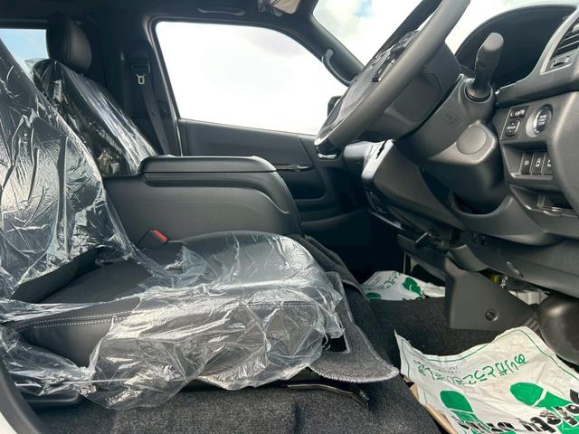 ハイエースバン スーパーＧＬ　ダークプライムＩＩ　登録済み未使用車／寒冷地仕様／パノラミックビュー／デジタルインナーミラー／両側パワースライドドア／メーカーオプション１５インチアルミホイール／アクセサリーコンセント／バックドアイージークローザー（38枚目）