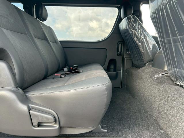 ハイエースバン スーパーＧＬ　ダークプライムＩＩ　登録済み未使用車／寒冷地仕様／パノラミックビュー／デジタルインナーミラー／両側パワースライドドア／メーカーオプション１５インチアルミホイール／アクセサリーコンセント／バックドアイージークローザー（41枚目）