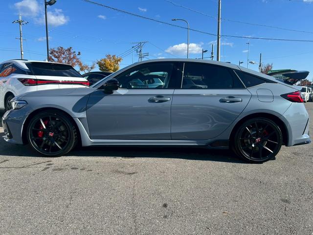 シビック タイプＲ　届出済未使用車／ホンダセンシング／ホンダコネクトディスプレイオーディオ／タイプＲ専用赤シートＬＥＤヘッドライト／バックカメラ／ＥＴＣ２．０（8枚目）