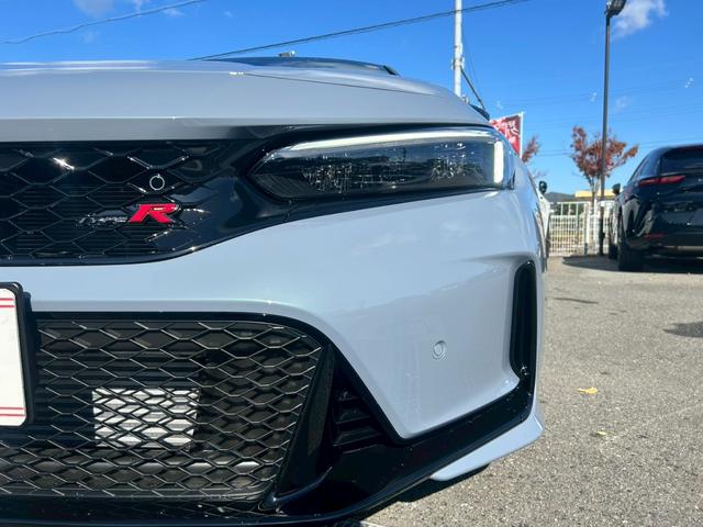 シビック タイプＲ　届出済未使用車／ホンダセンシング／ホンダコネクトディスプレイオーディオ／タイプＲ専用赤シートＬＥＤヘッドライト／バックカメラ／ＥＴＣ２．０（17枚目）