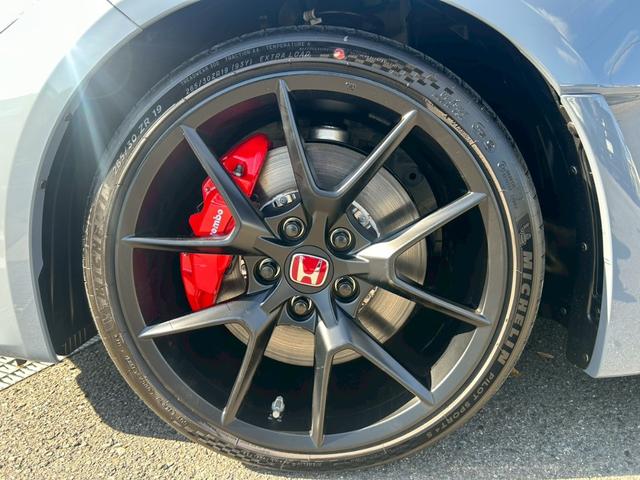 シビック タイプＲ　届出済未使用車／ホンダセンシング／ホンダコネクトディスプレイオーディオ／タイプＲ専用赤シートＬＥＤヘッドライト／バックカメラ／ＥＴＣ２．０（18枚目）