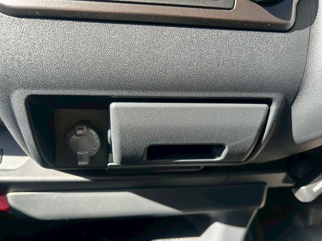 ハイエースバン ロングスーパーGL ダークプライムS 登録済未使用車/デジタルインナーミラーカメラ内臓/両側パワースライドドア/ハーフレザーシート/LEDヘッドライト/LEDフォグランプ/リアゲートイージークロジャー/ミラー型バックカメラ(32枚目)