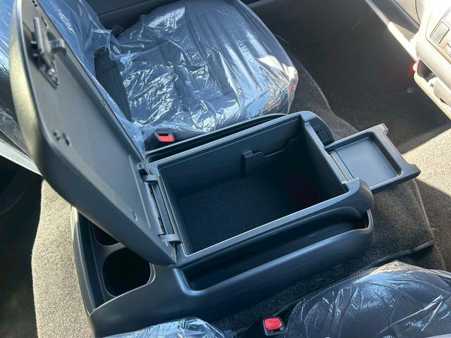 ハイエースバン ロングスーパーGL ダークプライムS 登録済未使用車/デジタルインナーミラーカメラ内臓/両側パワースライドドア/ハーフレザーシート/LEDヘッドライト/LEDフォグランプ/リアゲートイージークロジャー/ミラー型バックカメラ(37枚目)