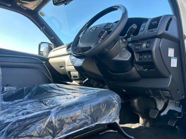 ハイエースバン ロングスーパーGL ダークプライムS 登録済未使用車/デジタルインナーミラーカメラ内臓/両側パワースライドドア/ハーフレザーシート/LEDヘッドライト/LEDフォグランプ/リアゲートイージークロジャー/ミラー型バックカメラ(41枚目)