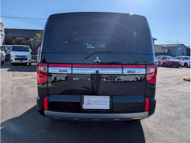 デリカＤ：５ Ｐ　ステアリングヒーター／シートヒーター／パワーシート／全周囲カメラ／ブラインドスポットモニター／レーダークルーズコントロール／パワーバックドア／ＥＴＣ車載器／純正１０．１インチナビ／ＬＥＤフォグランプ（11枚目）