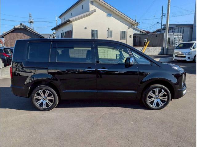 デリカＤ：５ Ｐ　ステアリングヒーター／シートヒーター／パワーシート／全周囲カメラ／ブラインドスポットモニター／レーダークルーズコントロール／パワーバックドア／ＥＴＣ車載器／純正１０．１インチナビ／ＬＥＤフォグランプ（14枚目）