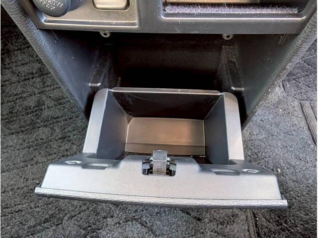 デリカＤ：５ Ｐ　ステアリングヒーター／シートヒーター／パワーシート／全周囲カメラ／ブラインドスポットモニター／レーダークルーズコントロール／パワーバックドア／ＥＴＣ車載器／純正１０．１インチナビ／ＬＥＤフォグランプ（37枚目）