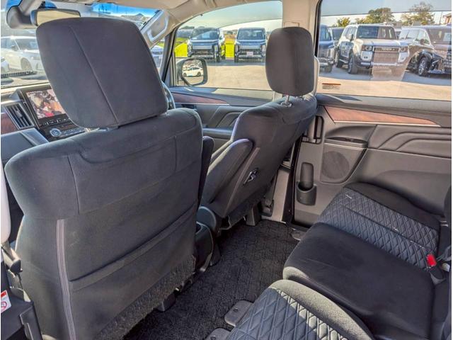 デリカＤ：５ Ｐ　ステアリングヒーター／シートヒーター／パワーシート／全周囲カメラ／ブラインドスポットモニター／レーダークルーズコントロール／パワーバックドア／ＥＴＣ車載器／純正１０．１インチナビ／ＬＥＤフォグランプ（56枚目）