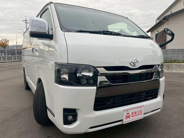 ハイエースバン スーパーＧＬ　ダークプライムＩＩ　パノラミックビューモニター／デジタルインナーミラー／ベットキット／トヨタセーフティセンス／ローダウン／シャレン１７インチアルミ／アクセサリーコンセント／ＬＥＤヘッドライト／ビルトインＥＴＣ車載器（5枚目）