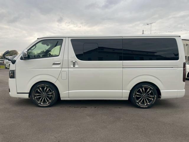 ハイエースバン スーパーＧＬ　ダークプライムＩＩ　パノラミックビューモニター／デジタルインナーミラー／ベットキット／トヨタセーフティセンス／ローダウン／シャレン１７インチアルミ／アクセサリーコンセント／ＬＥＤヘッドライト／ビルトインＥＴＣ車載器（13枚目）