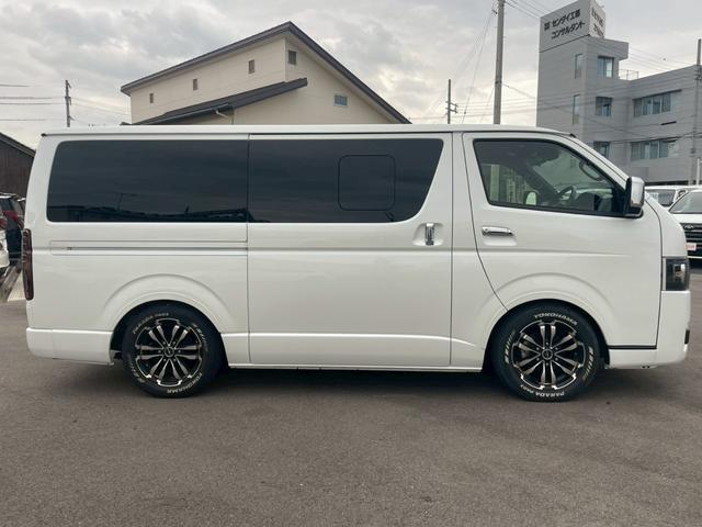 ハイエースバン スーパーＧＬ　ダークプライムＩＩ　パノラミックビューモニター／デジタルインナーミラー／ベットキット／トヨタセーフティセンス／ローダウン／シャレン１７インチアルミ／アクセサリーコンセント／ＬＥＤヘッドライト／ビルトインＥＴＣ車載器（14枚目）