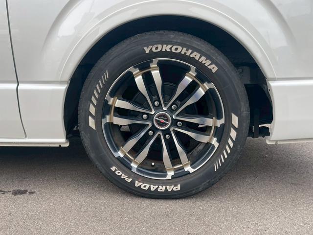 ハイエースバン スーパーＧＬ　ダークプライムＩＩ　パノラミックビューモニター／デジタルインナーミラー／ベットキット／トヨタセーフティセンス／ローダウン／シャレン１７インチアルミ／アクセサリーコンセント／ＬＥＤヘッドライト／ビルトインＥＴＣ車載器（17枚目）