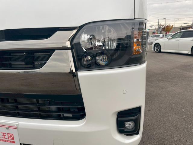 ハイエースバン スーパーＧＬ　ダークプライムＩＩ　パノラミックビューモニター／デジタルインナーミラー／ベットキット／トヨタセーフティセンス／ローダウン／シャレン１７インチアルミ／アクセサリーコンセント／ＬＥＤヘッドライト／ビルトインＥＴＣ車載器（20枚目）