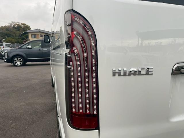 ハイエースバン スーパーＧＬ　ダークプライムＩＩ　パノラミックビューモニター／デジタルインナーミラー／ベットキット／トヨタセーフティセンス／ローダウン／シャレン１７インチアルミ／アクセサリーコンセント／ＬＥＤヘッドライト／ビルトインＥＴＣ車載器（21枚目）