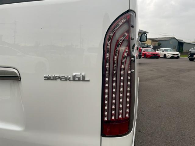 ハイエースバン スーパーＧＬ　ダークプライムＩＩ　パノラミックビューモニター／デジタルインナーミラー／ベットキット／トヨタセーフティセンス／ローダウン／シャレン１７インチアルミ／アクセサリーコンセント／ＬＥＤヘッドライト／ビルトインＥＴＣ車載器（22枚目）