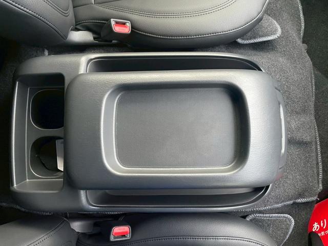 ハイエースバン スーパーＧＬ　ダークプライムＩＩ　パノラミックビューモニター／デジタルインナーミラー／ベットキット／トヨタセーフティセンス／ローダウン／シャレン１７インチアルミ／アクセサリーコンセント／ＬＥＤヘッドライト／ビルトインＥＴＣ車載器（26枚目）