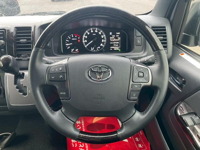 ハイエースバン スーパーＧＬ　ダークプライムＩＩ　パノラミックビューモニター／デジタルインナーミラー／ベットキット／トヨタセーフティセンス／ローダウン／シャレン１７インチアルミ／アクセサリーコンセント／ＬＥＤヘッドライト／ビルトインＥＴＣ車載器（28枚目）