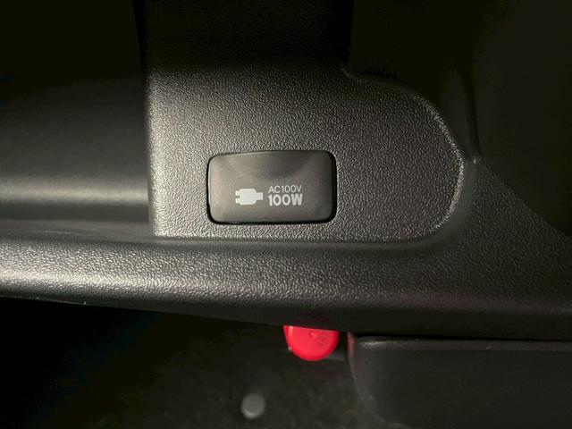 ハイエースバン スーパーＧＬ　ダークプライムＩＩ　パノラミックビューモニター／デジタルインナーミラー／ベットキット／トヨタセーフティセンス／ローダウン／シャレン１７インチアルミ／アクセサリーコンセント／ＬＥＤヘッドライト／ビルトインＥＴＣ車載器（38枚目）
