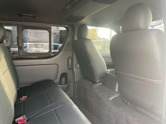 ハイエースバン スーパーＧＬ　ダークプライムＩＩ　パノラミックビューモニター／デジタルインナーミラー／ベットキット／トヨタセーフティセンス／ローダウン／シャレン１７インチアルミ／アクセサリーコンセント／ＬＥＤヘッドライト／ビルトインＥＴＣ車載器（43枚目）