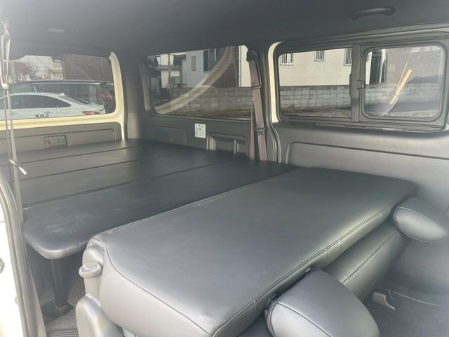 ハイエースバン スーパーＧＬ　ダークプライムＩＩ　パノラミックビューモニター／デジタルインナーミラー／ベットキット／トヨタセーフティセンス／ローダウン／シャレン１７インチアルミ／アクセサリーコンセント／ＬＥＤヘッドライト／ビルトインＥＴＣ車載器（46枚目）