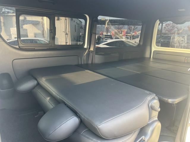 ハイエースバン スーパーＧＬ　ダークプライムＩＩ　パノラミックビューモニター／デジタルインナーミラー／ベットキット／トヨタセーフティセンス／ローダウン／シャレン１７インチアルミ／アクセサリーコンセント／ＬＥＤヘッドライト／ビルトインＥＴＣ車載器（49枚目）