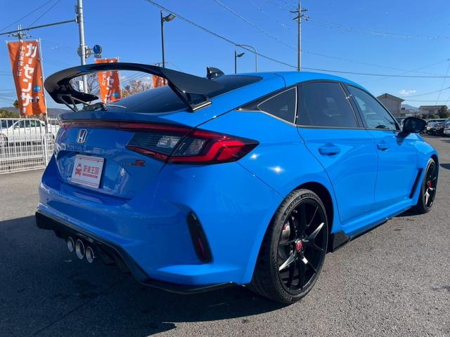 シビック タイプＲ　ワンオーナー／禁煙車／バックカメラ／ホンダセンシング／ホンダコネクトディスプレイ／デジタルグラフィックメーター／ＥＴＣ２．０車載器／フルセグＴＶ／ＬＥＤヘッドライト／クルーズコントロール／ＢＳＭ（8枚目）